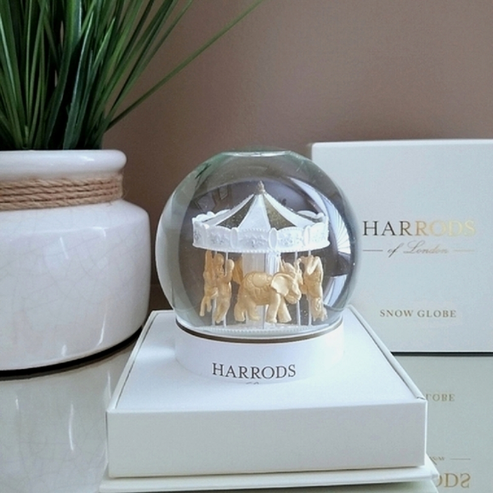 ❗Harrods of London Musical Carousel Snow Globe Snow Dome❗ - Picture 3 of 9